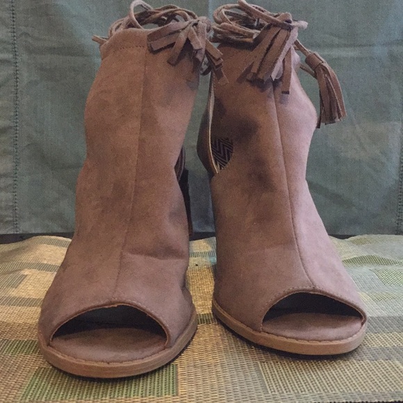 Quips laceup heels - Picture 4 of 4